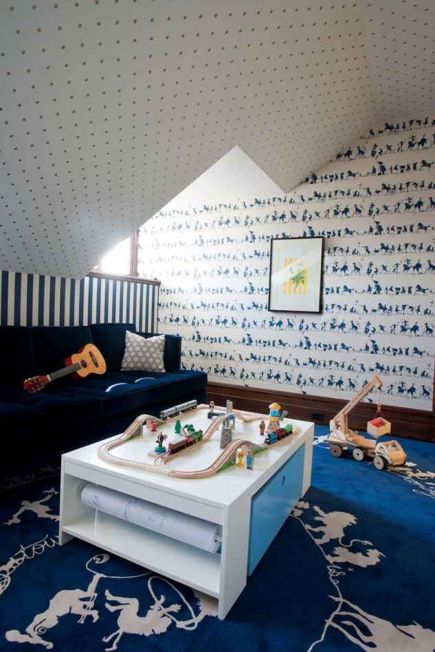 ein blauweißes Kinderspielzimmer