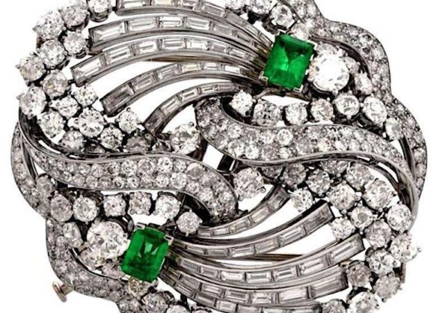 featured image for post: This Gem-Encrusted Boucheron Brooch Is a Symbol of Mid-Century Glamour and Clever Design