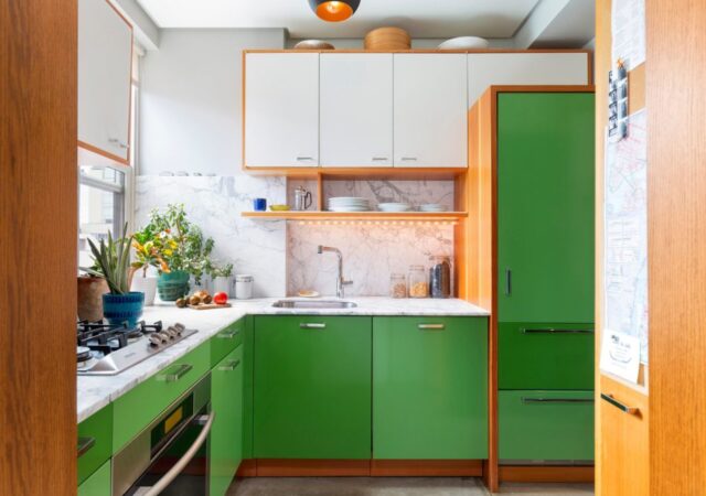 featured image for post: 19 Colorful Kitchens