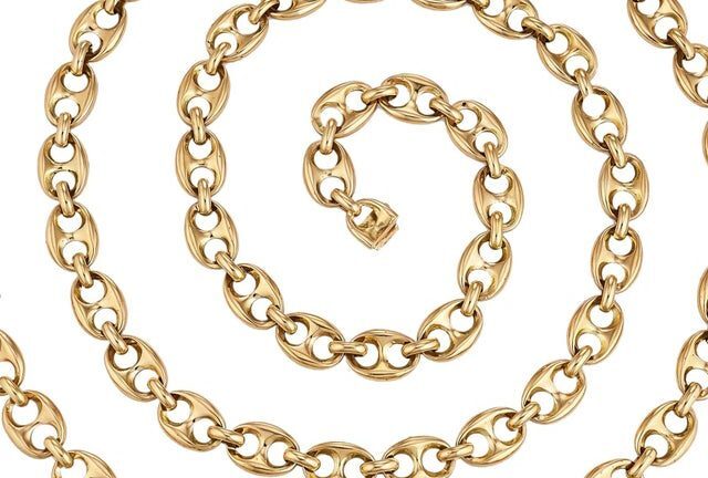 featured image for post: Whether Worn Alone or Layered, These Chain Link Necklaces Are Trending
