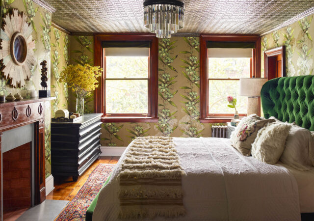 featured image for post: 30 Rooms with Dazzling Wallpaper
