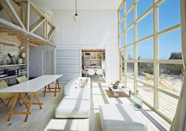 featured image for post: 12 Contemporary Beach Homes