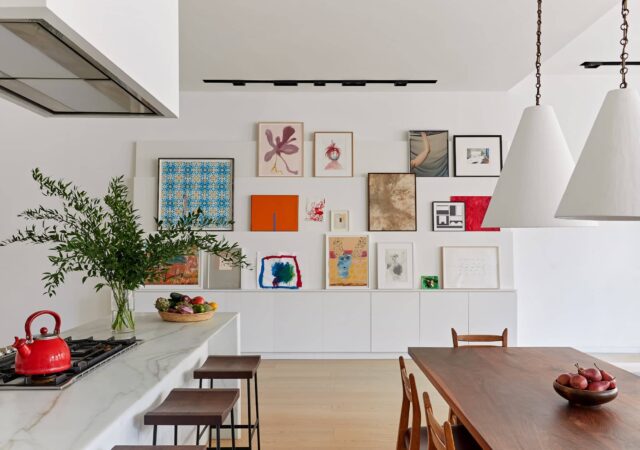 featured image for post: 29 Creative Homes with Art Hung on Salon-Style Gallery Walls