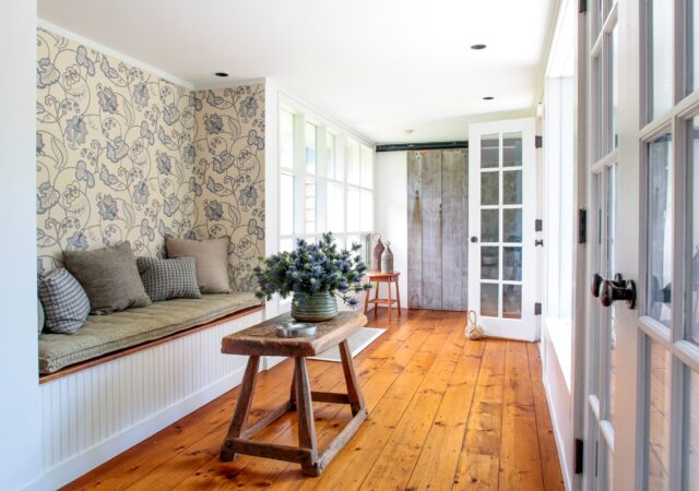 featured image for post: 30 Smartly Organized Mudrooms