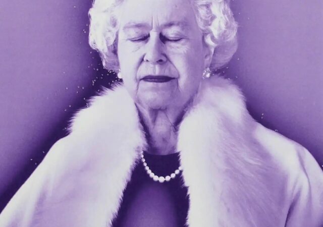 featured image for post: Chris Levine’s Portrait of a Shut-Eyed Queen Elizabeth Sparkles with Crystals