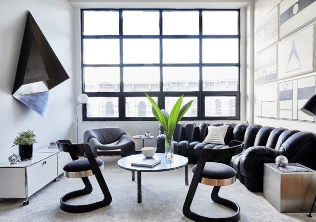 featured image for post: 18 Dazzling Black-and-White Rooms