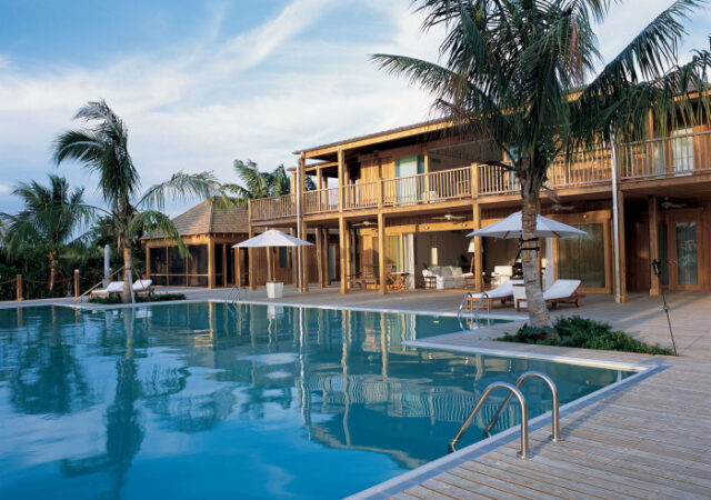 featured image for post: 5 Gorgeous Celebrity-Owned Summer Vacation Rentals