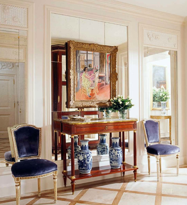 The foyer of a pied-à-terre in New York’s Pierre Hotel. Photo by Joe Standart