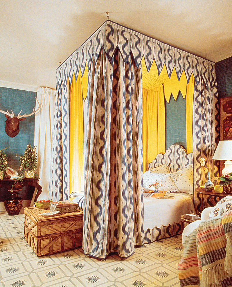 The image Buatta chose for the monograph’s cover eschews chintz in favor of more-graphic patterns in white, blue and yellow, one of the designer’s favorite palettes. Photo by Ernst Beadle/House & Garden © Condé Nast Publications