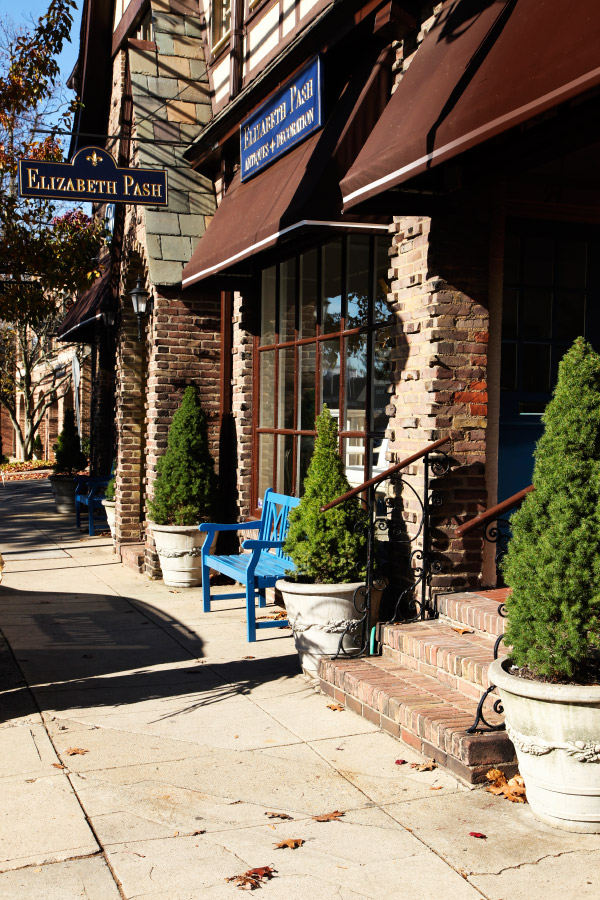 Pash’s new shop sits on Forest Avenue, the main thoroughfare of the pleasant and well-heeled town of Locust Valley.