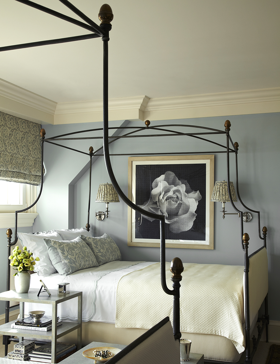 In the bedroom of a home facing the Chesapeake Bay in Maryland, two hand-forged-iron canopy beds divide the space into separate realms while Chun-yi Lee’s Hundreds of Blooms offers a feeling of expansiveness. Photo by Miguel Flores-Vianna