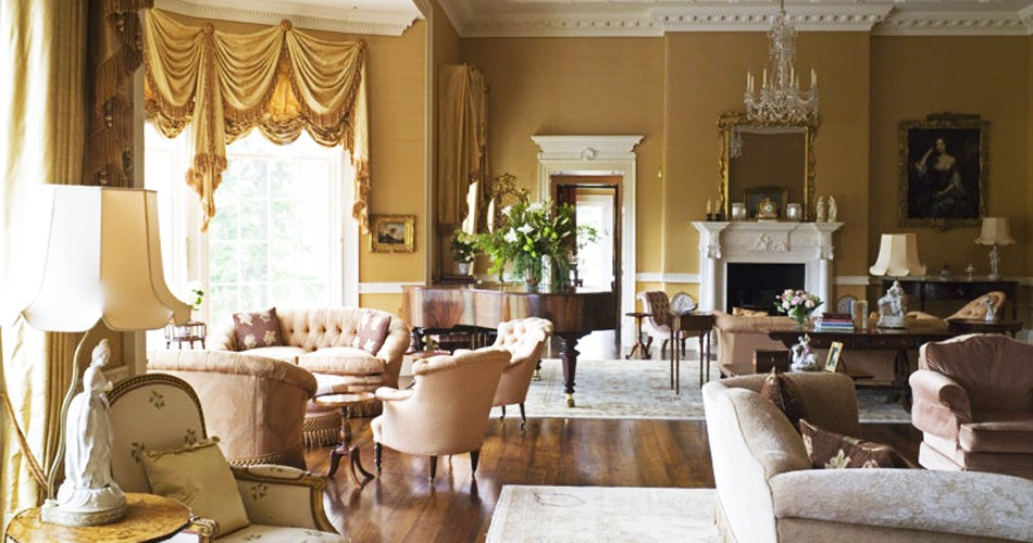 Modern Elegance Vs Old World Glamour Decorating Style Wars Henrietta Spencer Churchill Scotland Though It Was Freshly Decorated From Its Bowed Windows And Wood Plank Floors Up This Grand But Cozily Conversational