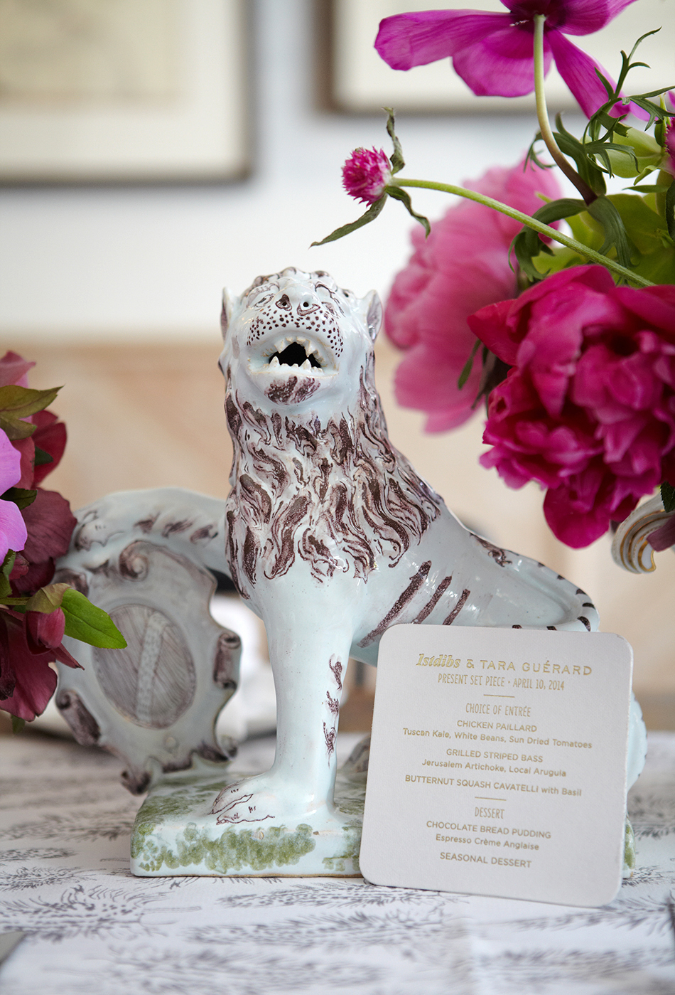 For a recent luncheon she co-hosted with 1stdibs in Manhattan, Guérard selected a mid-19th-century faience lion from Bardith to adorn the main table.
