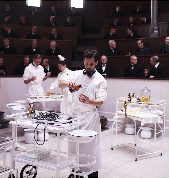 During the show’s era, operating theaters functioned as just that — a place where an audience of spectators watched surgeons perform operations, with back-and-forth commentary often taking place.