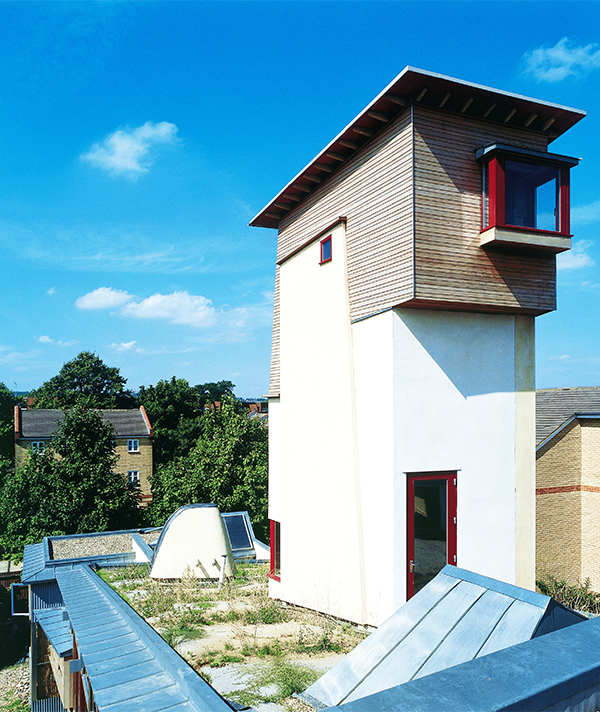 Sarah Wigglesworth and Jeremy Till built their north London Straw House (1998–2001) from wood, steel, concrete, rubble, corrugated metal, sandbags and plastic.