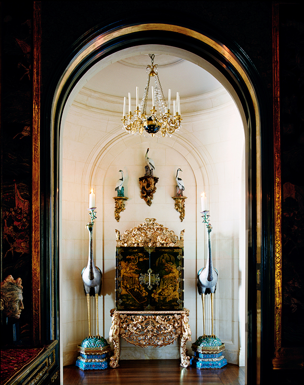 Getty Residence. In the hallway adjacent to the dining room, Ann Getty orchestrated a formal composition of an 18th-century English lacquered chest on stand, and a series of porcelain and cloisonne birds.