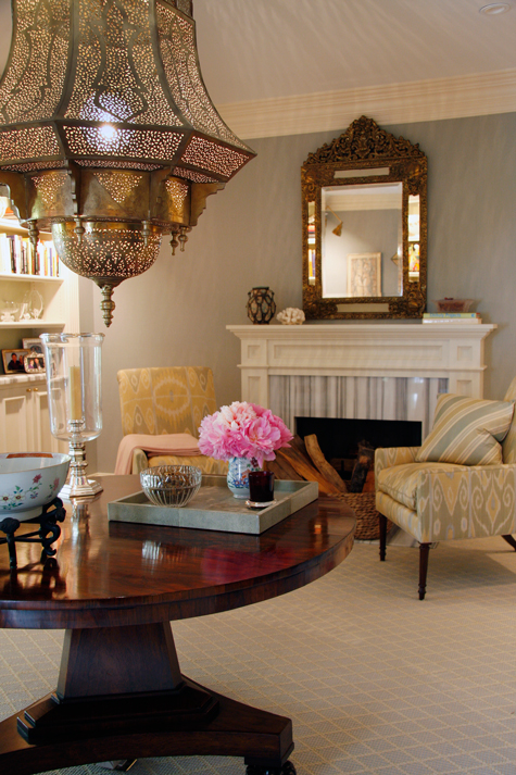 In Beverly Hills, Furth makes an elegant statement through pattern and texture, bringing together an English Regency rosewood table, chairs covered with ikat silk, a French Regency giltwood mirror and an antique Moroccan lantern. Photo by Coleen Rider