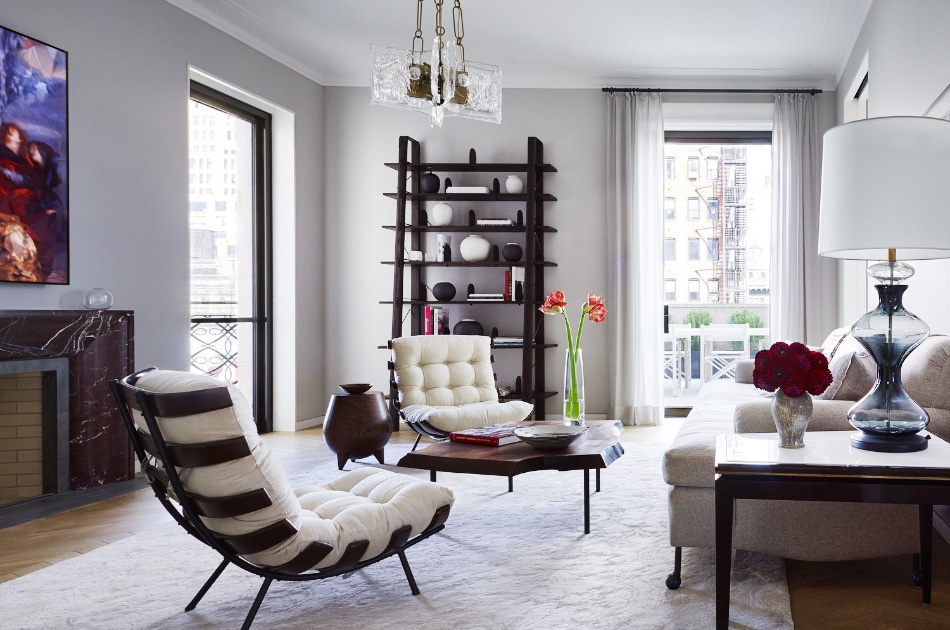 In the living room of an apartment in manhattans west chelsea designer damon liss mixed vintage and contemporary furnishings placing a pair of martin In the living room of an apartment in manhattans west chelsea designer damon liss mixed vintage and contemporary furnishings placing a pair of martin