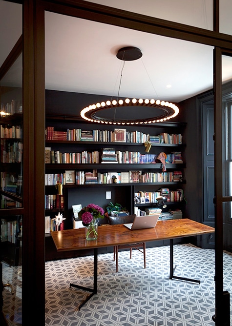 black and white home library by Suzy Hoodless