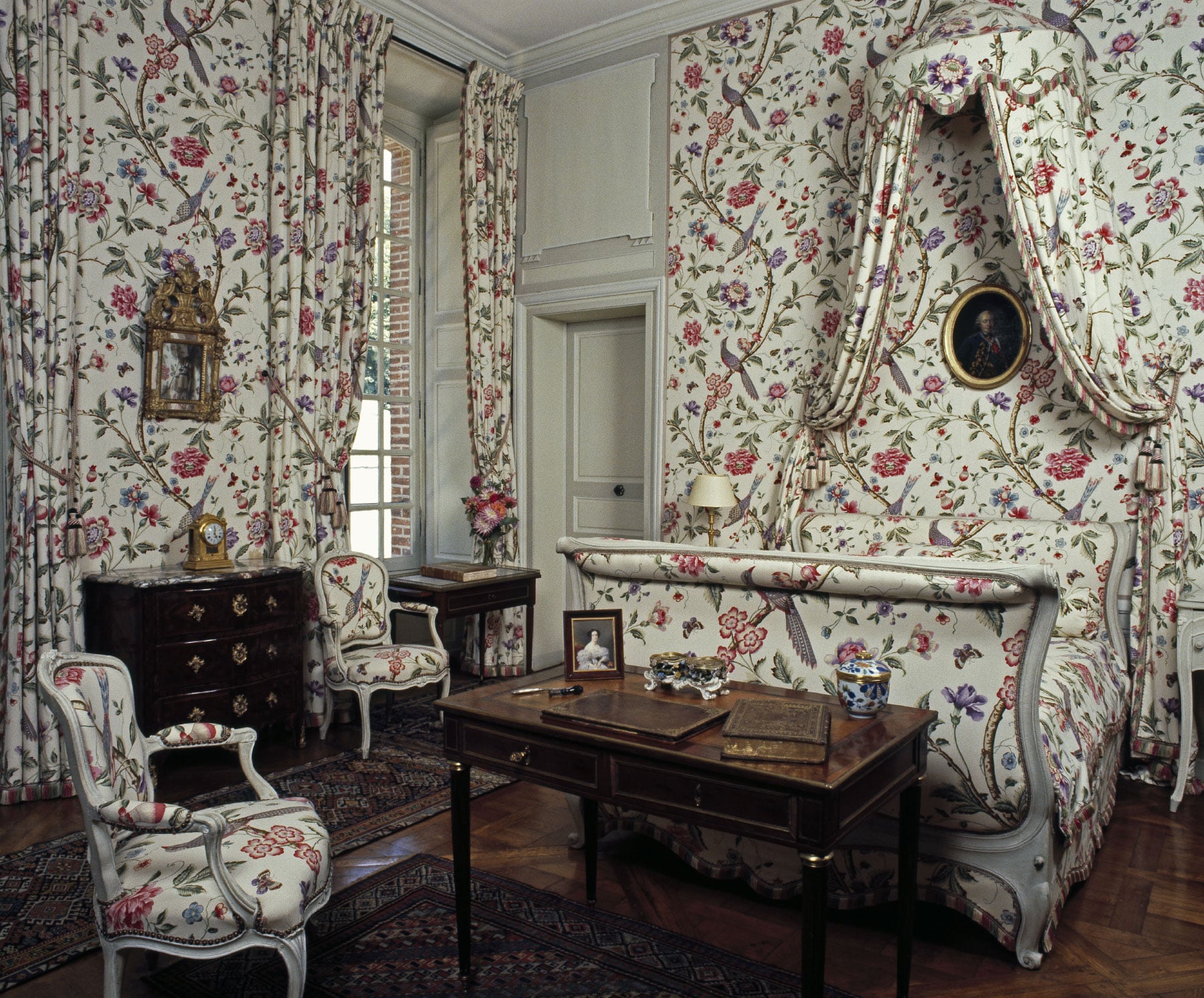 floral bedroom