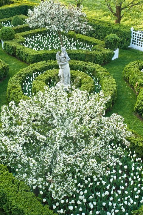 gardens at Weatherstone Connecticut estate Carolyne Roehm Design & Style: A Constant Thread book Rizzoli
