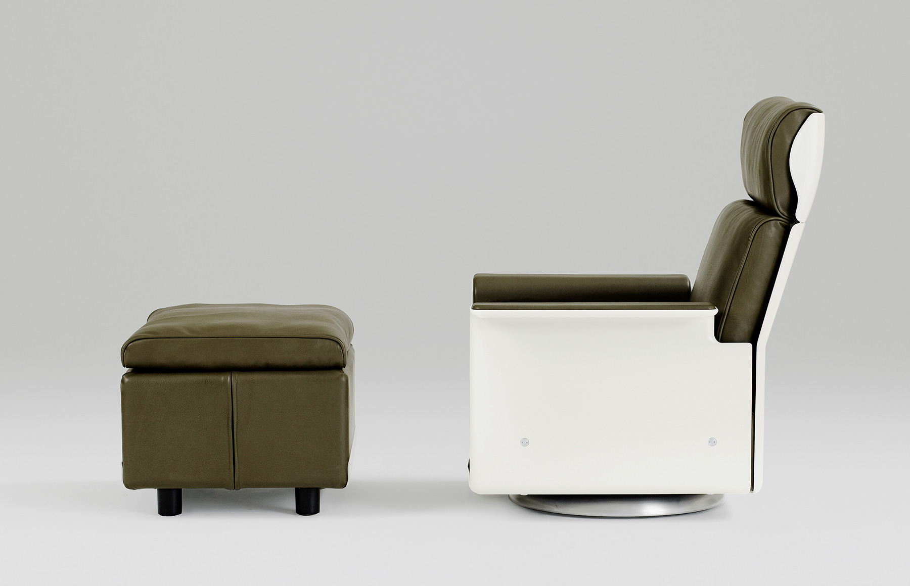 Dieter Rams Philadelphia Museum of Art Principled Design Vitsœ 620 seating system armchair and footstool