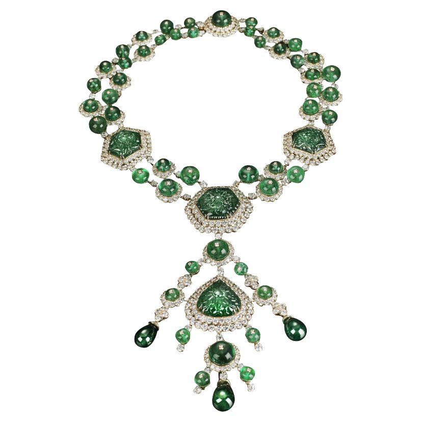 Veschetti-Halskette, 18-Karat-Gelbgold, Smaragde und Diamanten