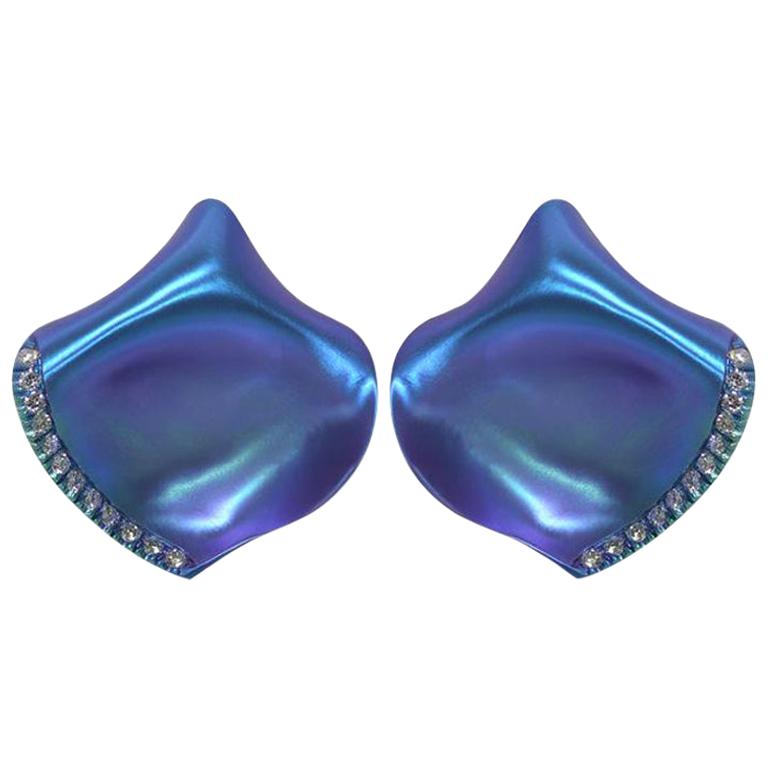 Boucles d'oreilles pétales Margherita Burgener, titane bleu, diamants et or rose 18 carats