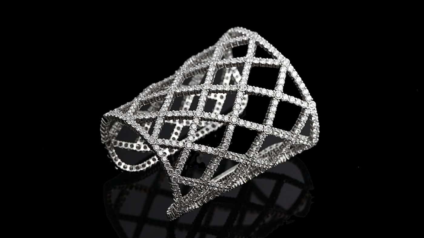 Bracelet manchette Boucheron, diamants et or blanc