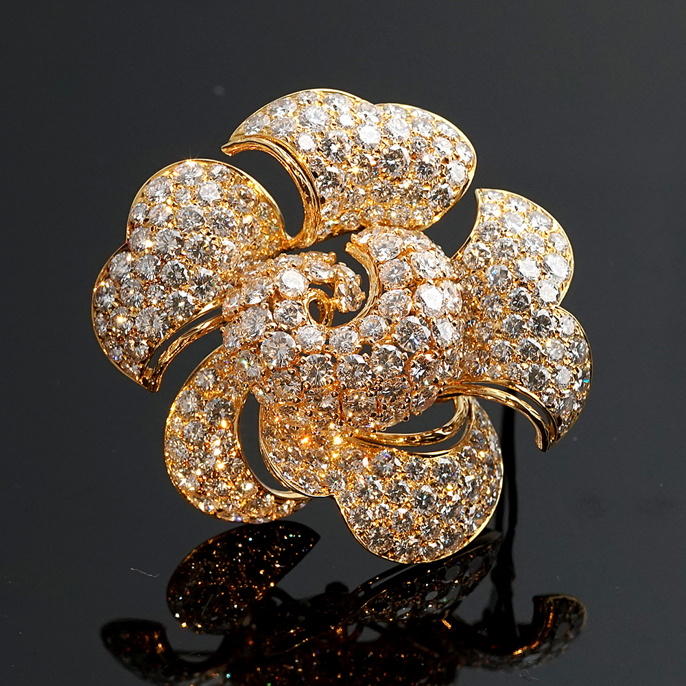 Broche Bulgari en or et diamants