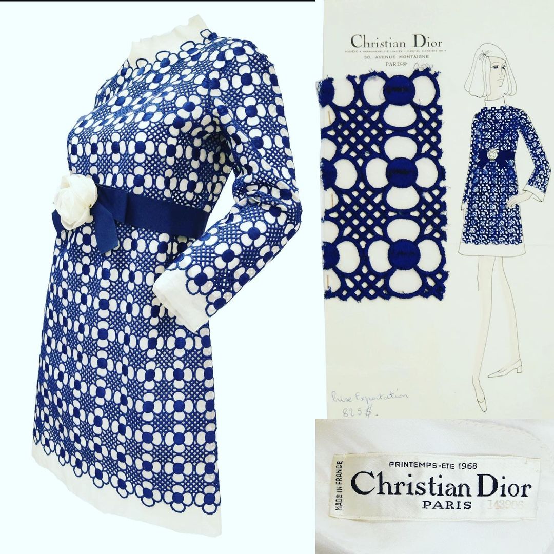 Christian Dior-Kleid mit blauem Blumen- und Gittermuster aus Spitze, entworfen von Marc Bohan.