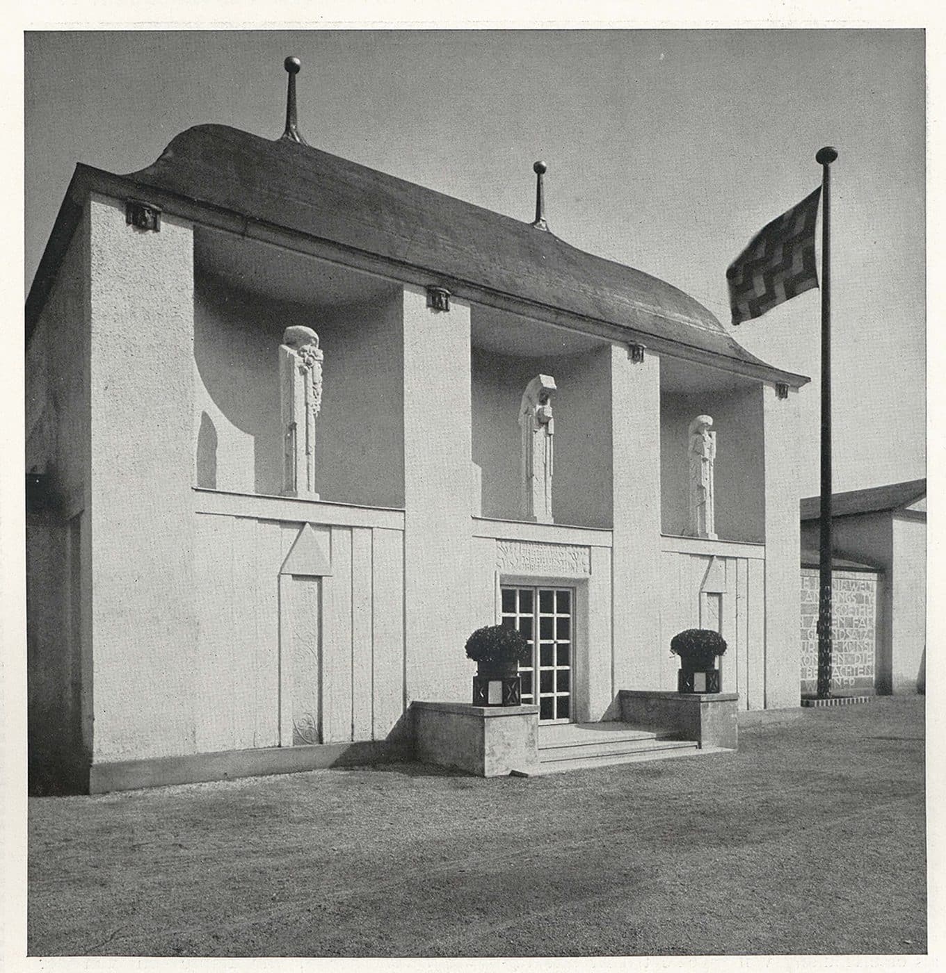 Bâtiment conçu par Josef Hoffmann pour l'exposition d'Art et d'Artisanat Kunstschau de Vienne