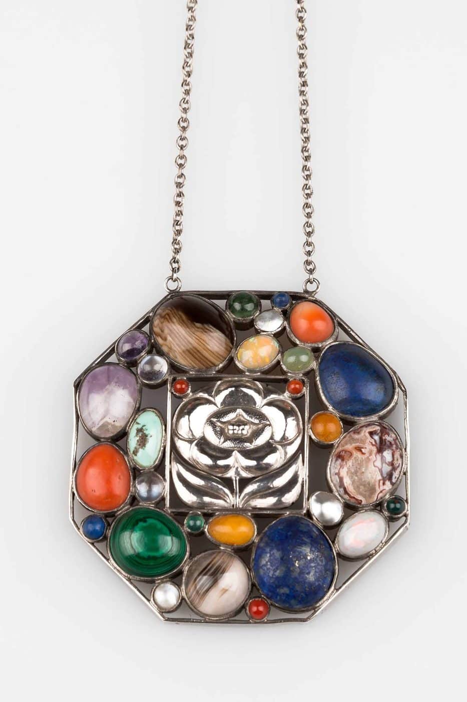 Pendentif créé par Josef Hoffmann pour la Wiener Werkstätte