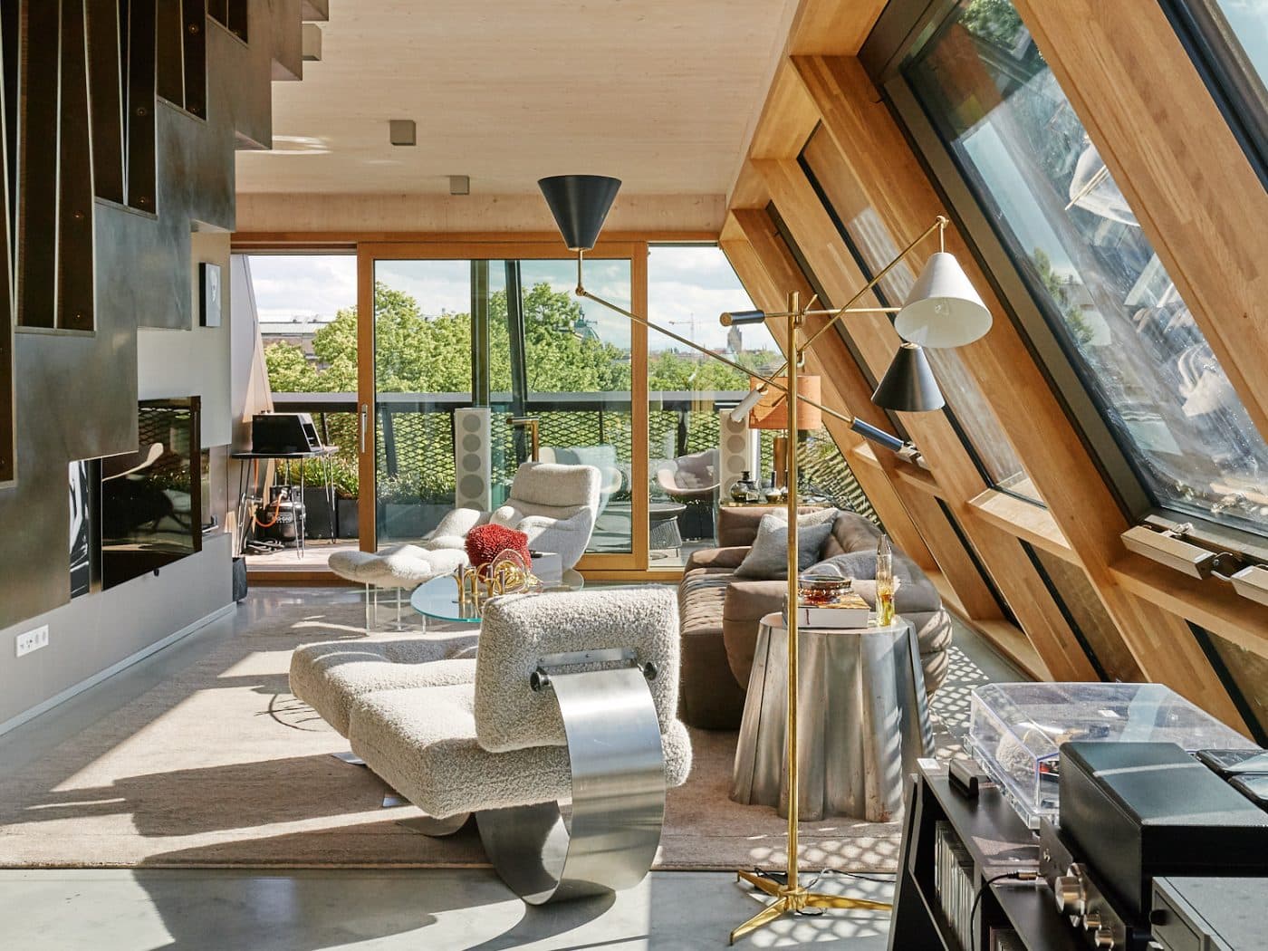 Le salon d'un penthouse décoré par Robert Stephan