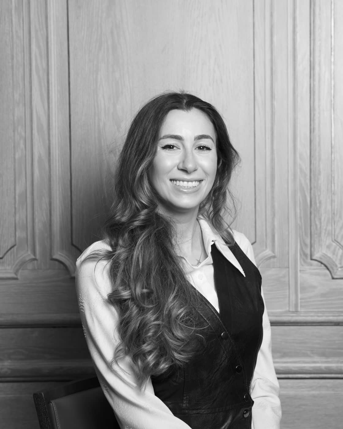 Portrait de Cecily Morris, directrice du contenu créatif de la marque, petite-fille de David et fille de Jeremy
