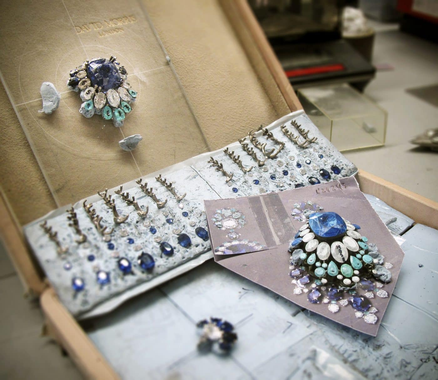 Un bijou David Morris en cours de fabrication.
