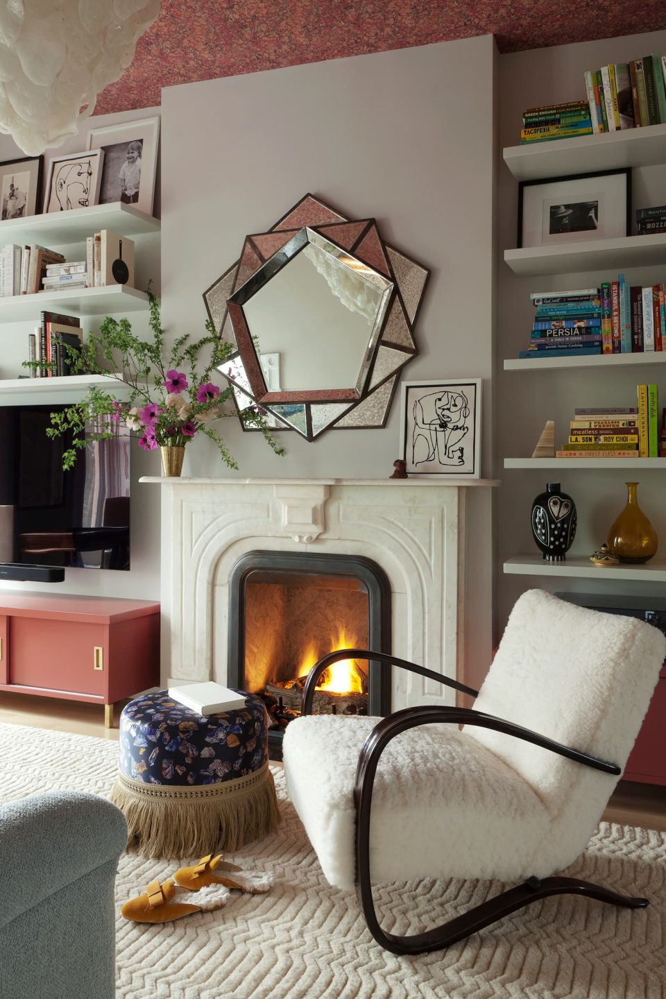 Arches, marbre et palette de boîtes à bijoux définissent cette maison de rangée de Brooklyn de Studio SFW